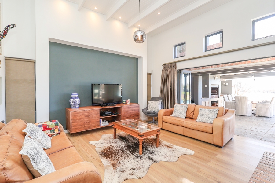 5 Bedroom Property for Sale in The Coves North West